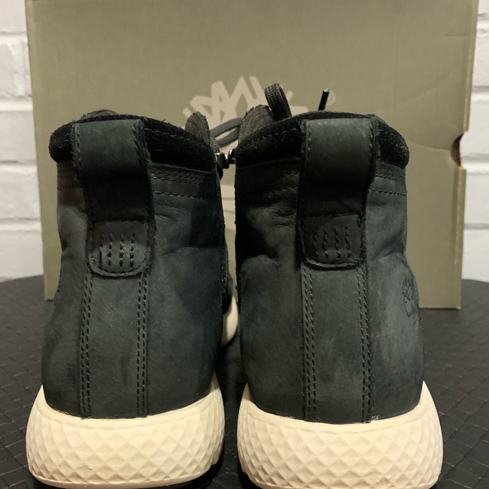 Timberland women’s size 9.5 Black Suede Chukka Boots with White Sole - Picture 5 of 10